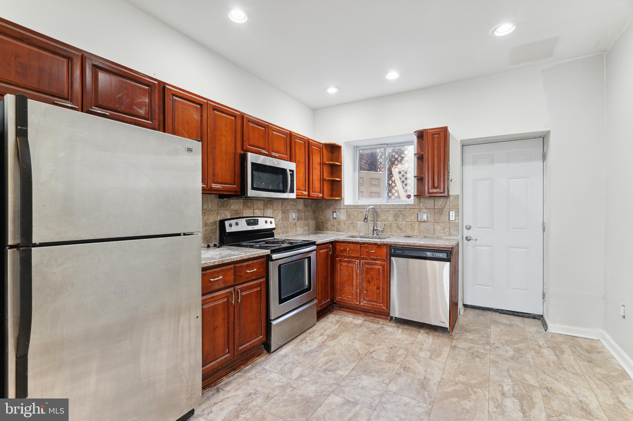 ART MUSEUM AREA - Residential Lease