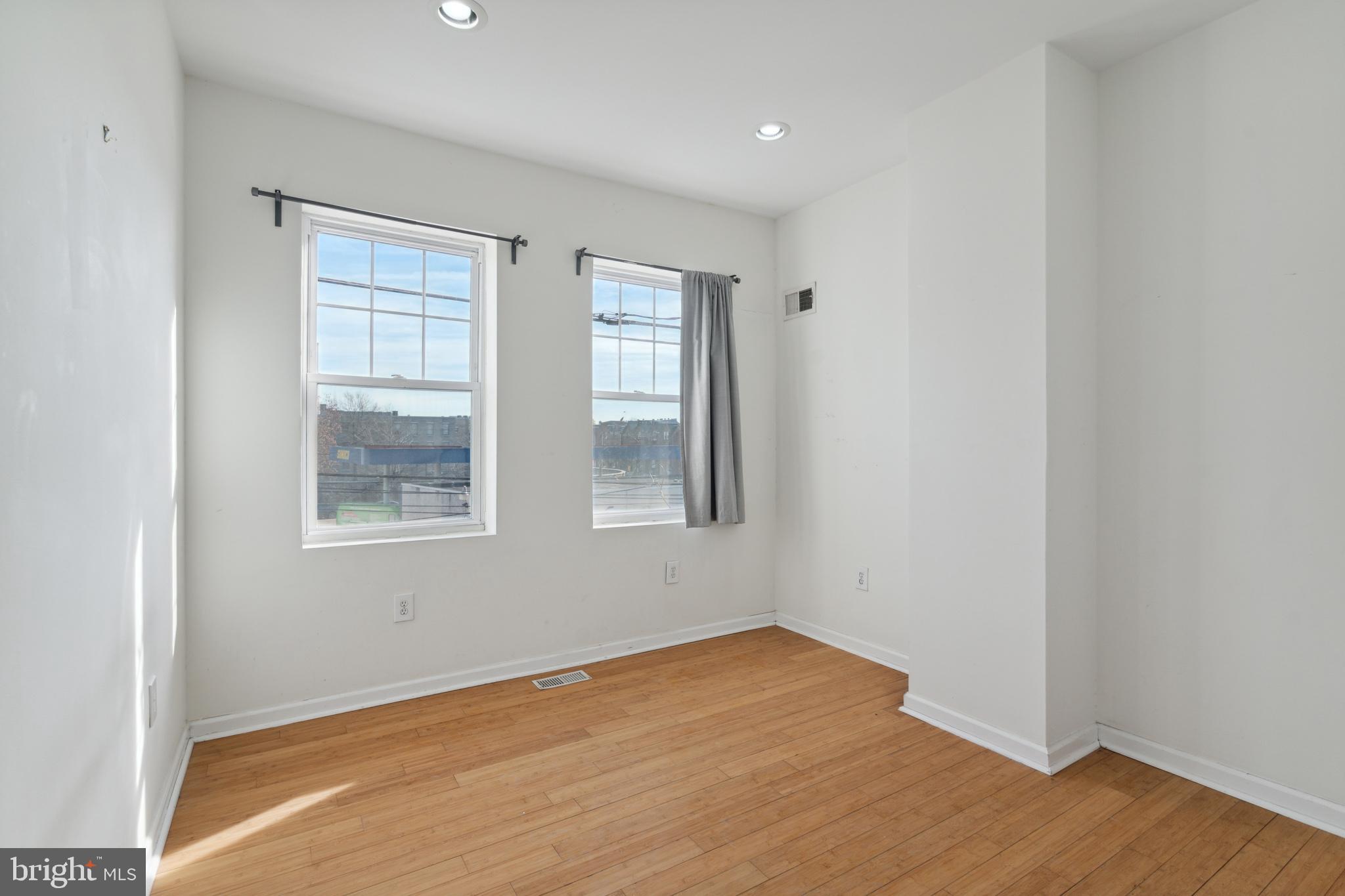 ART MUSEUM AREA - Residential Lease