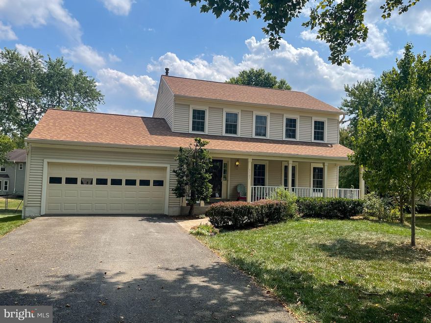 Beautiful 4 Bedroom, 2.5 Bathroom 3 LVL Detached home in Franklin Farm - Herndon. Hardwood floors in ML. Open kitchen to Breakfast area and Family Room. ML Powder room***Family Room w/ ceiling fans and walks out to the HUGE Deck. ***En-suite Primary Bedroom w/ ceiling fan*** Attached 2 cars garage and ample parking on the driveway*** washer and dryer in LL*** Front Porch*** Wood burning Fireplace is decorative only, there is a infrared electric fireplace in its place***  No Pets. Must see!!