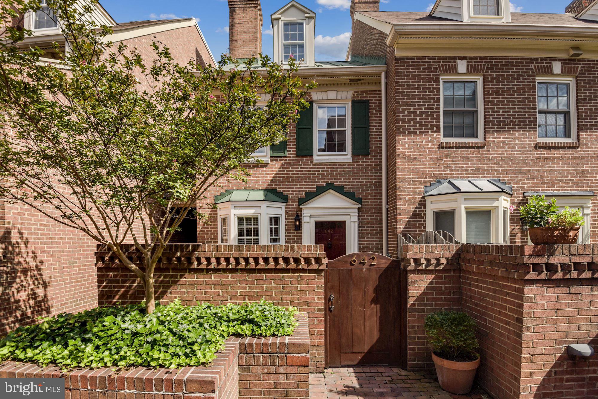 WASHINGTON SQUARE - Residential