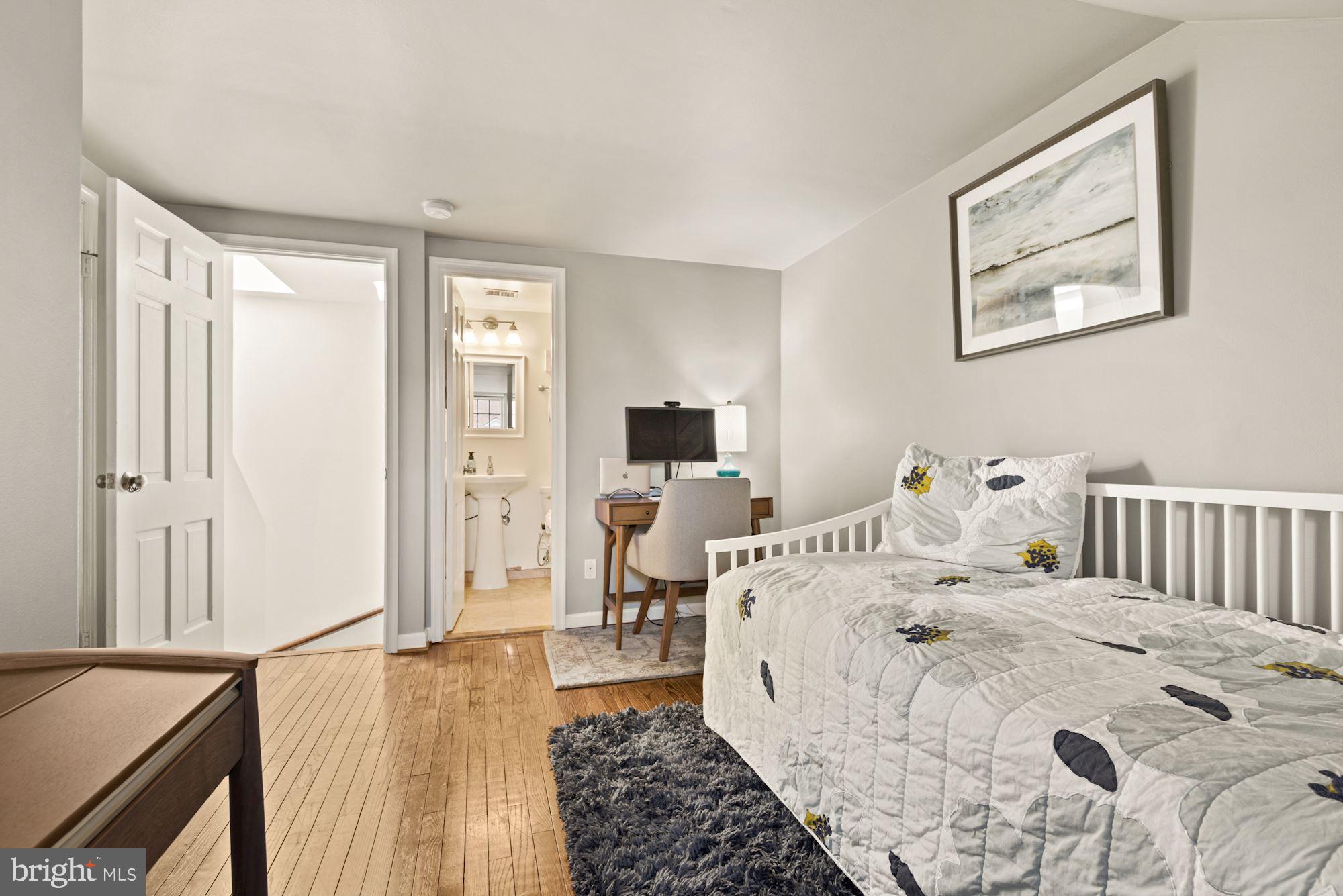 WASHINGTON SQUARE - Residential