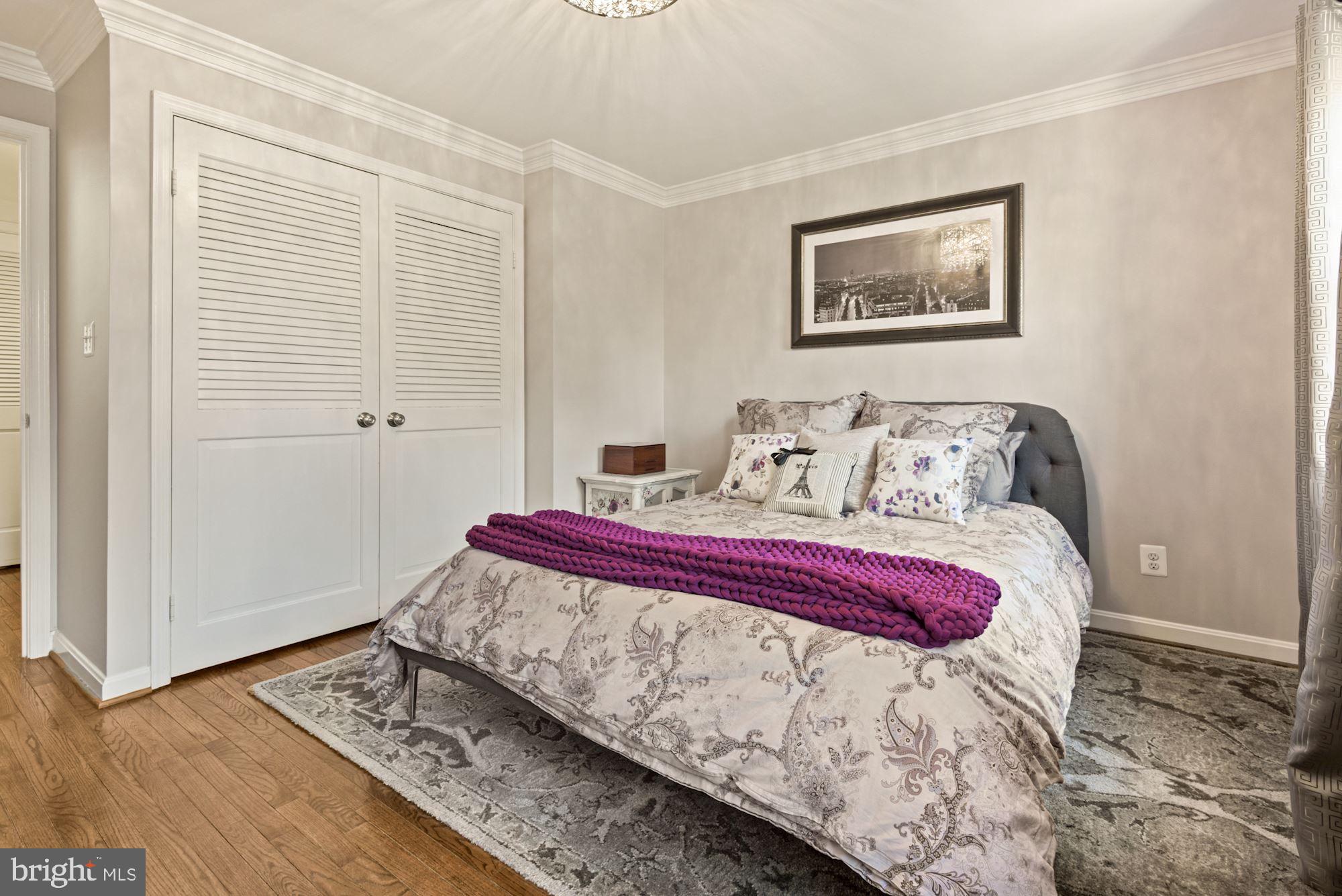 WASHINGTON SQUARE - Residential