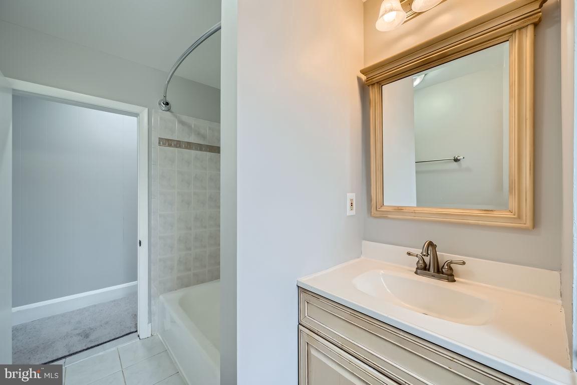 LAKE EVESHAM - Residential Lease