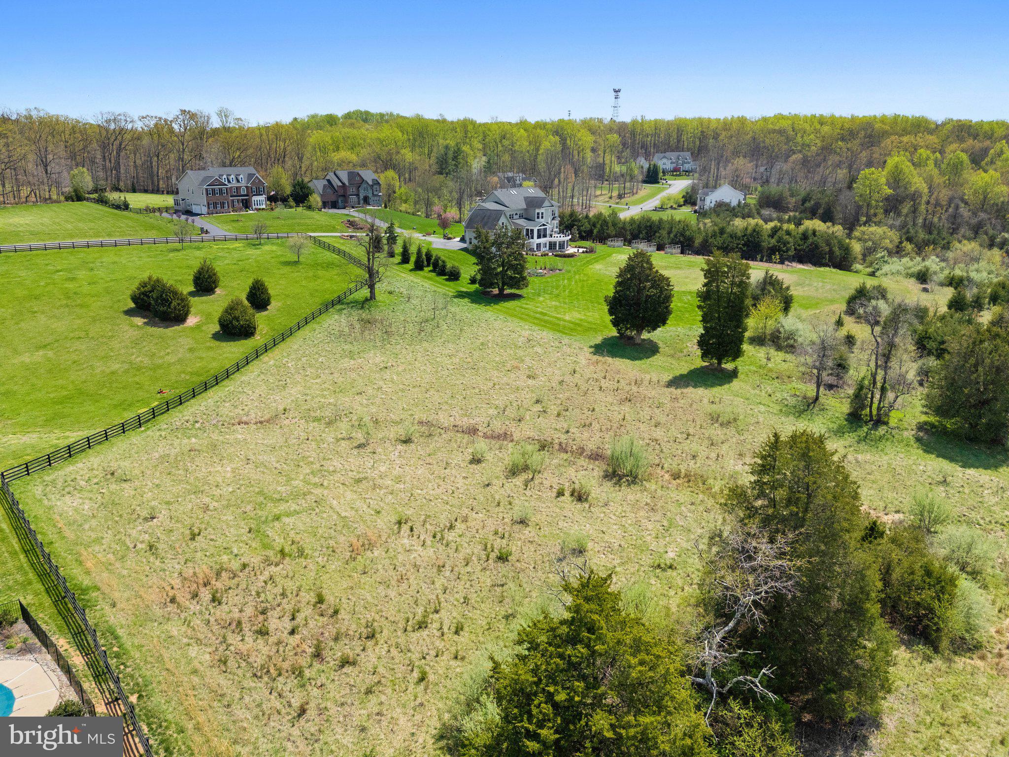 STONE FOX ESTATES - Land