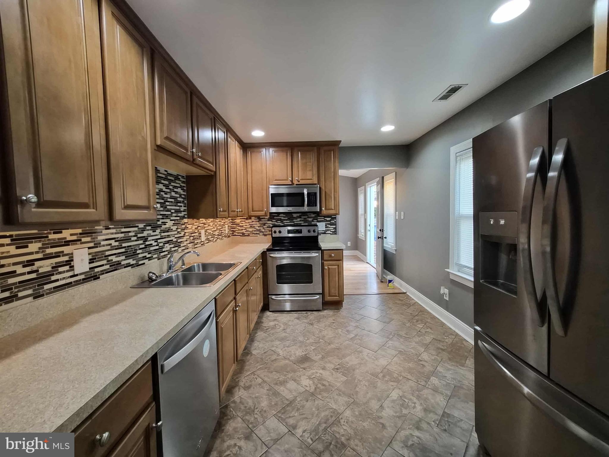 PINEY POINT HOMES - Residential Lease