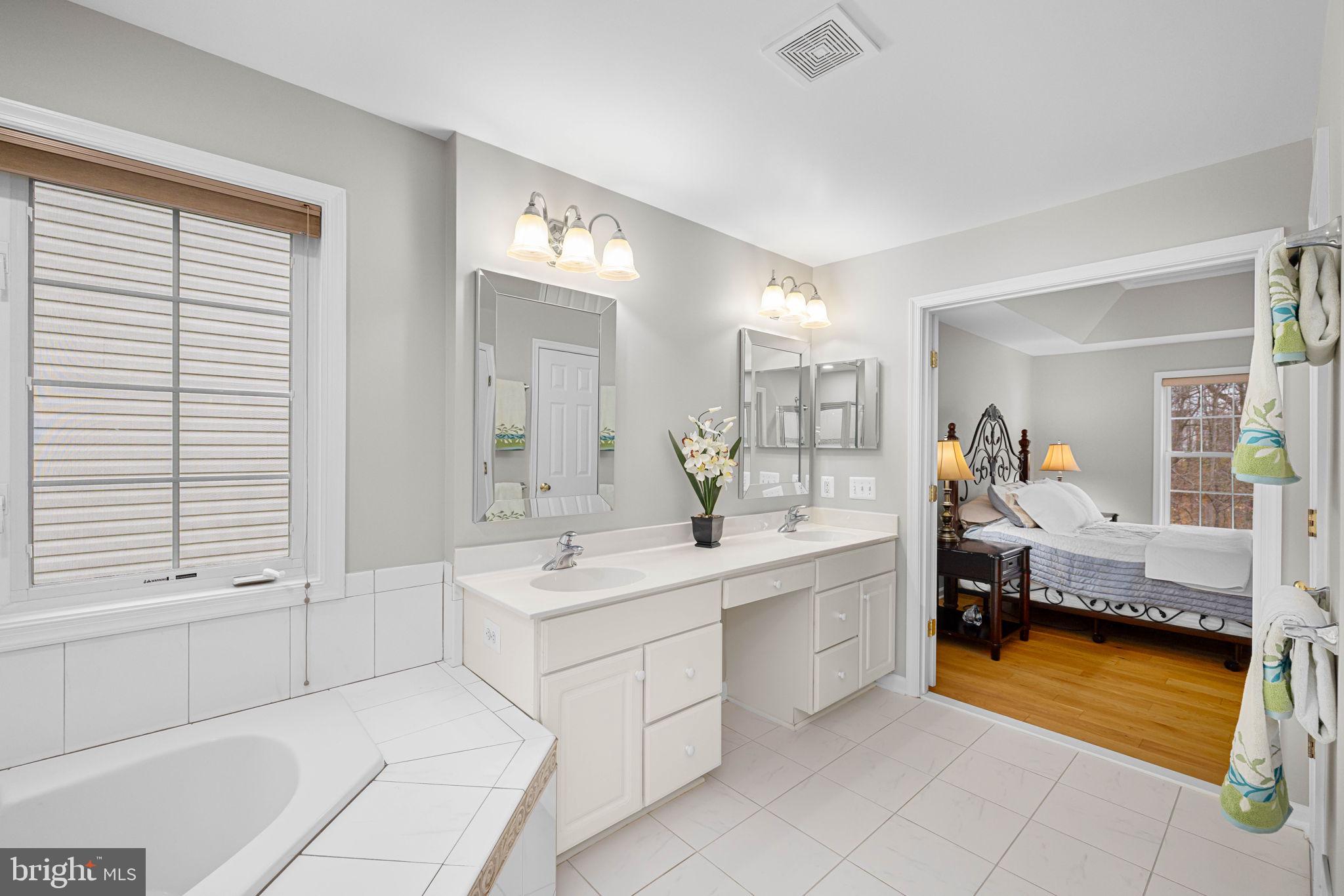 LAUREL HILL - Residential