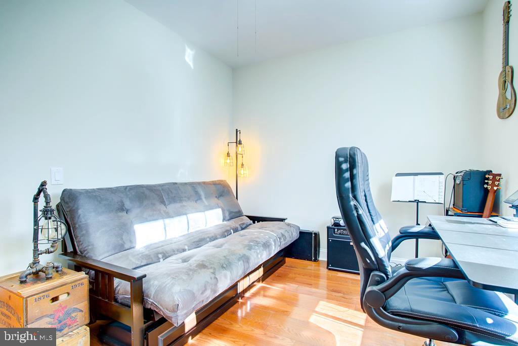 CAPTAIN'S COVE - Residential