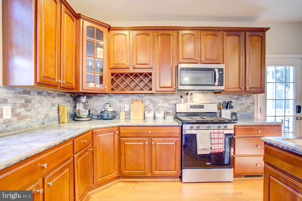 CAPTAIN'S COVE - Residential