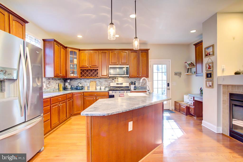 CAPTAIN'S COVE - Residential