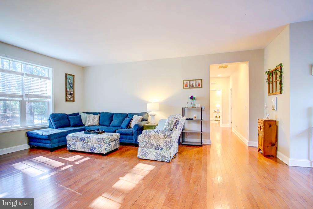 CAPTAIN'S COVE - Residential