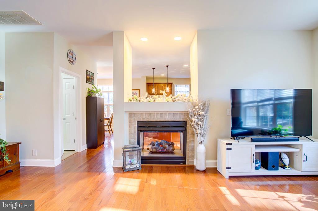 CAPTAIN'S COVE - Residential