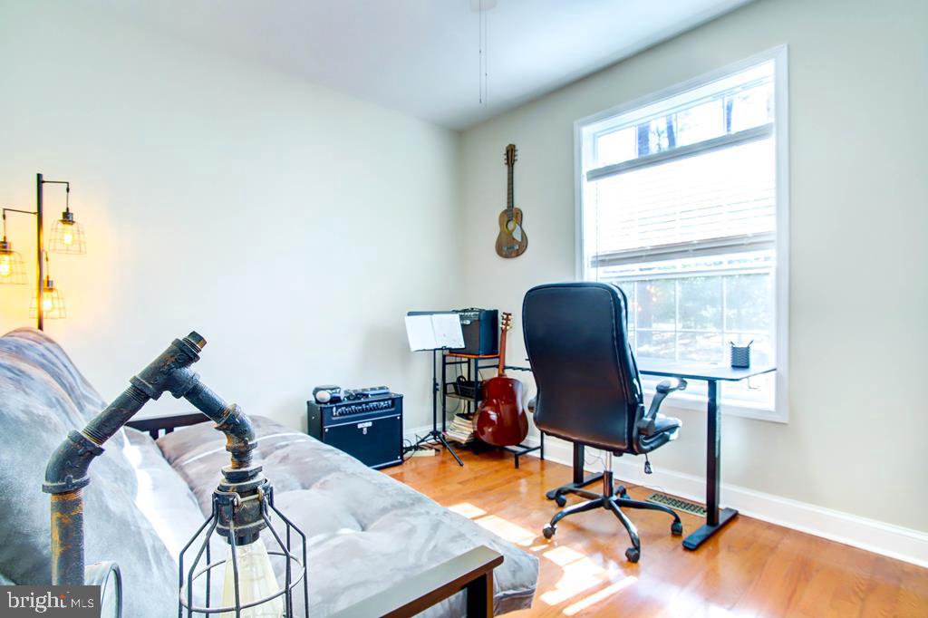 CAPTAIN'S COVE - Residential