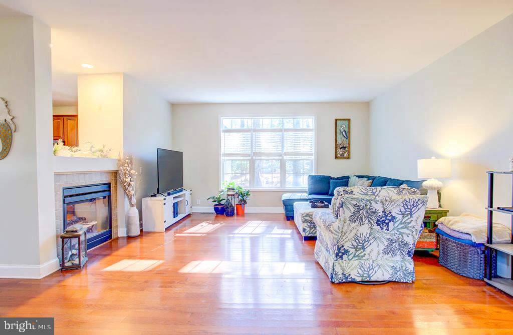 CAPTAIN'S COVE - Residential