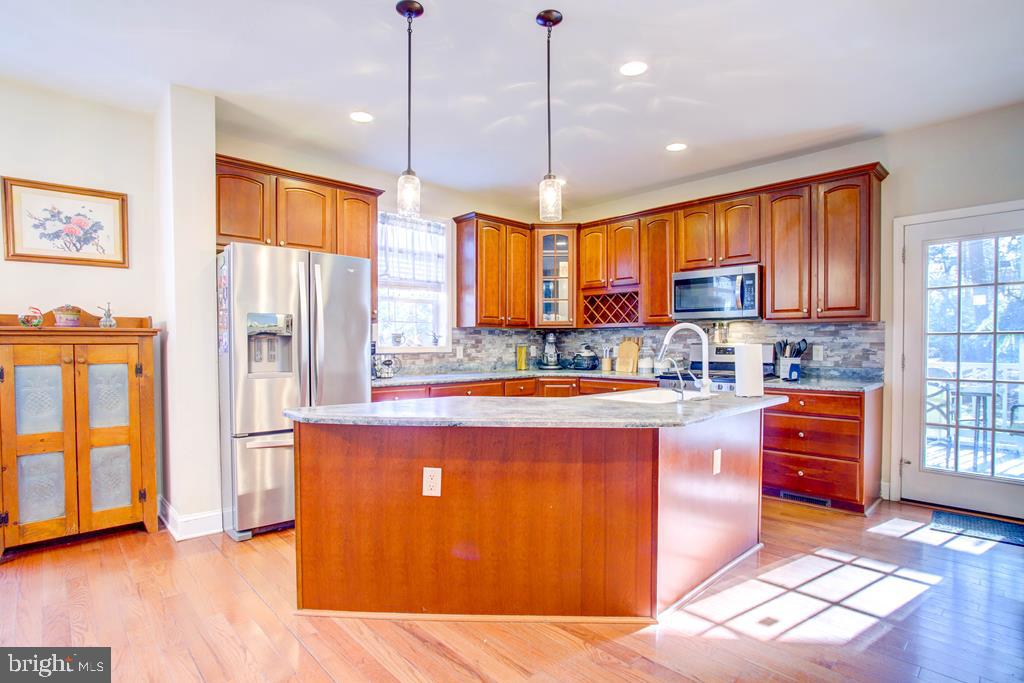 CAPTAIN'S COVE - Residential