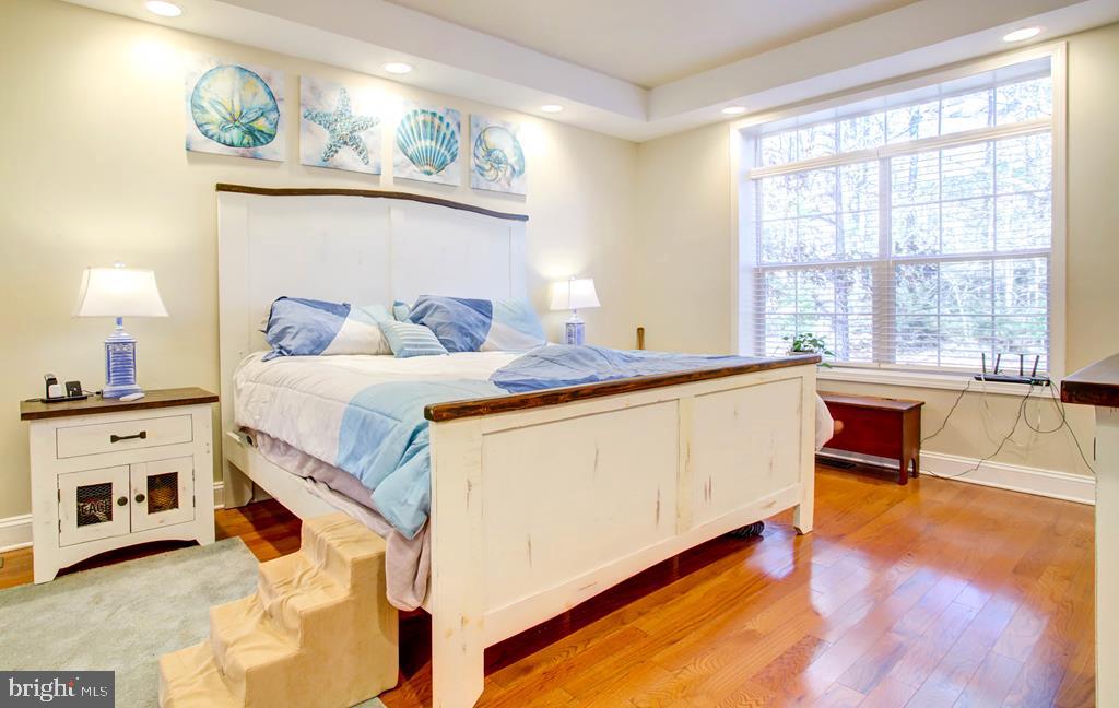 CAPTAIN'S COVE - Residential