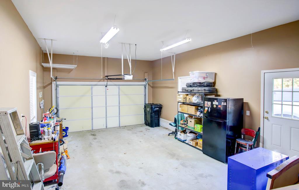 CAPTAIN'S COVE - Residential