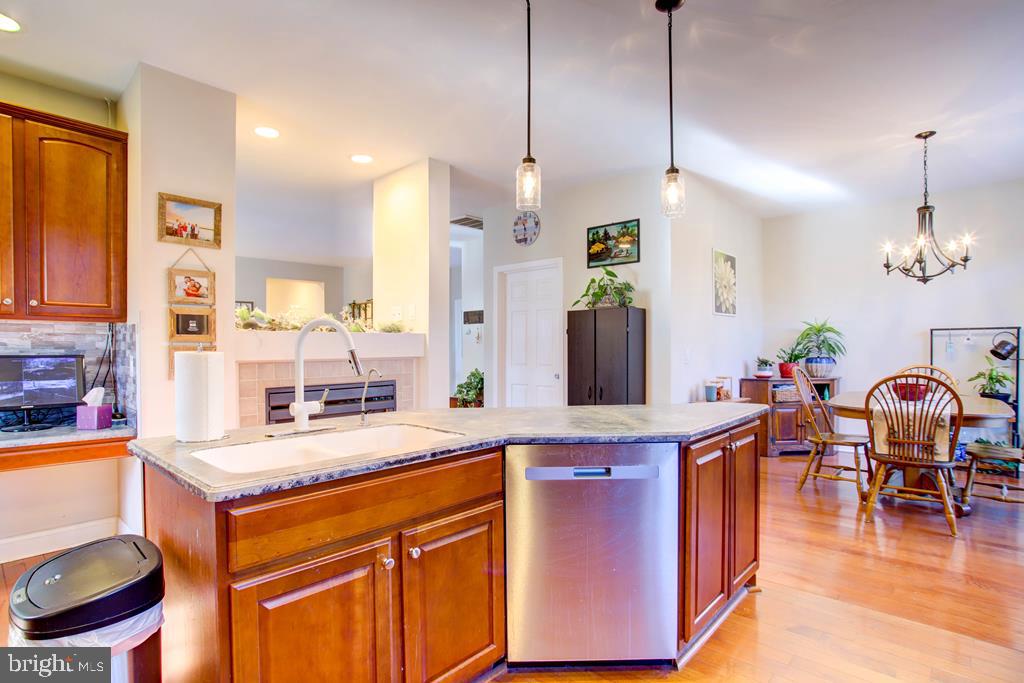 CAPTAIN'S COVE - Residential