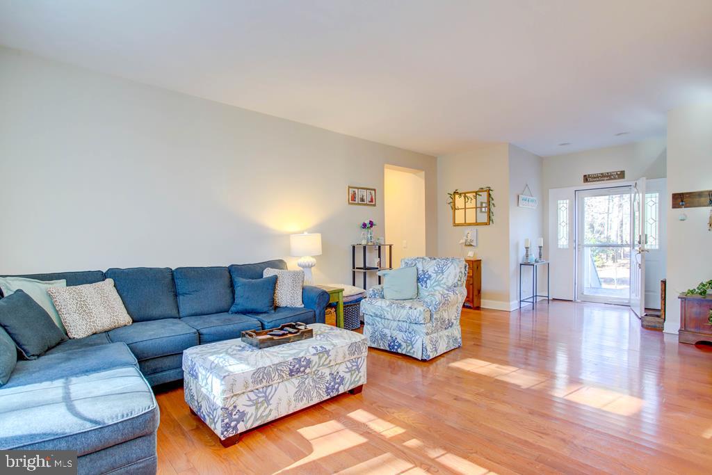 CAPTAIN'S COVE - Residential