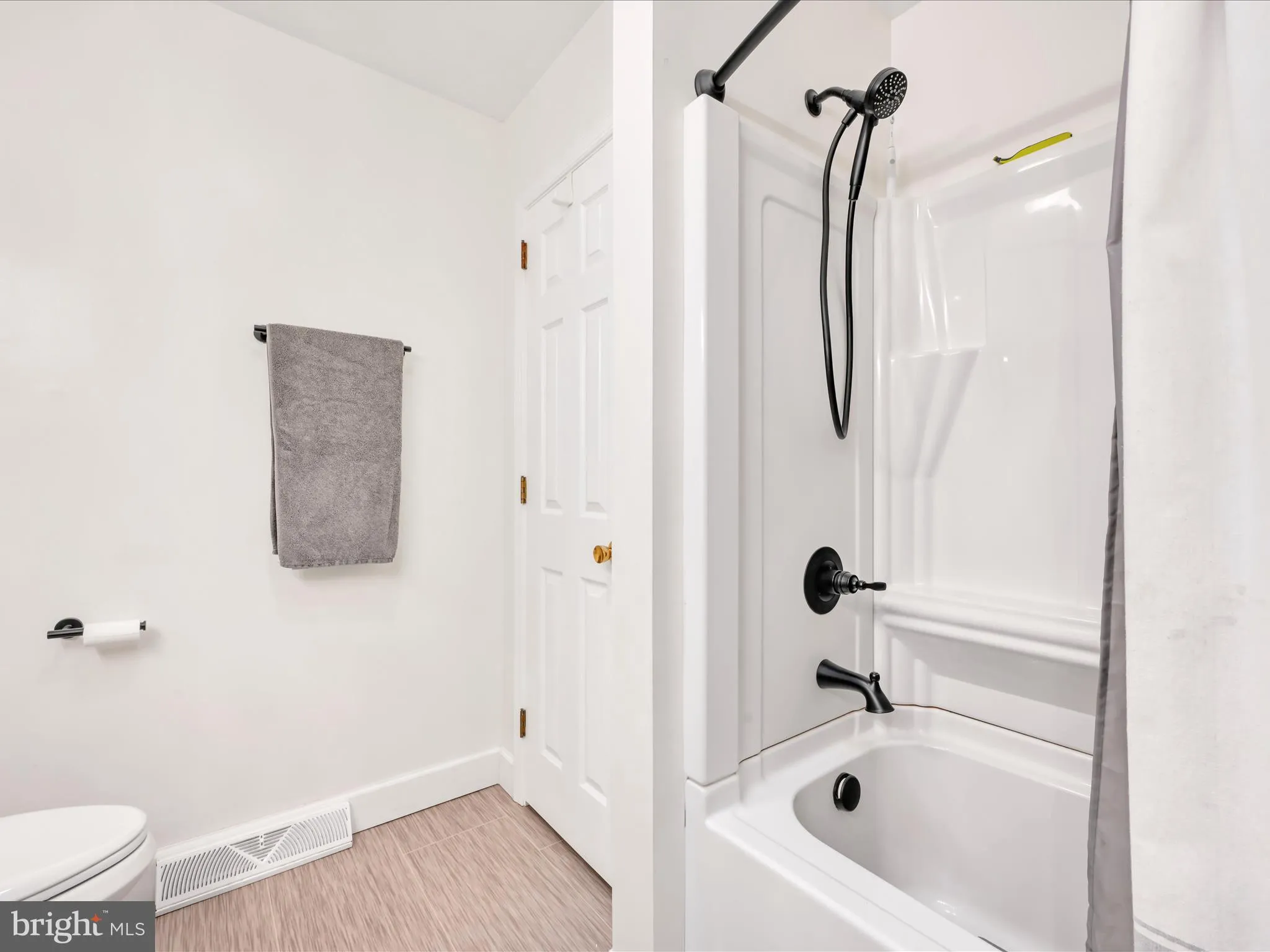 Manheim, Pennsylvania 17545, United States, 3 Bedrooms Bedrooms, ,3 BathroomsBathrooms,Residential,Pending,137693