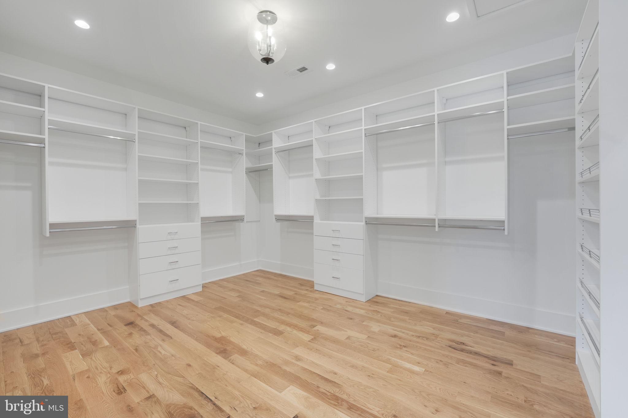 CHESTERBROOK WOODS - Residential