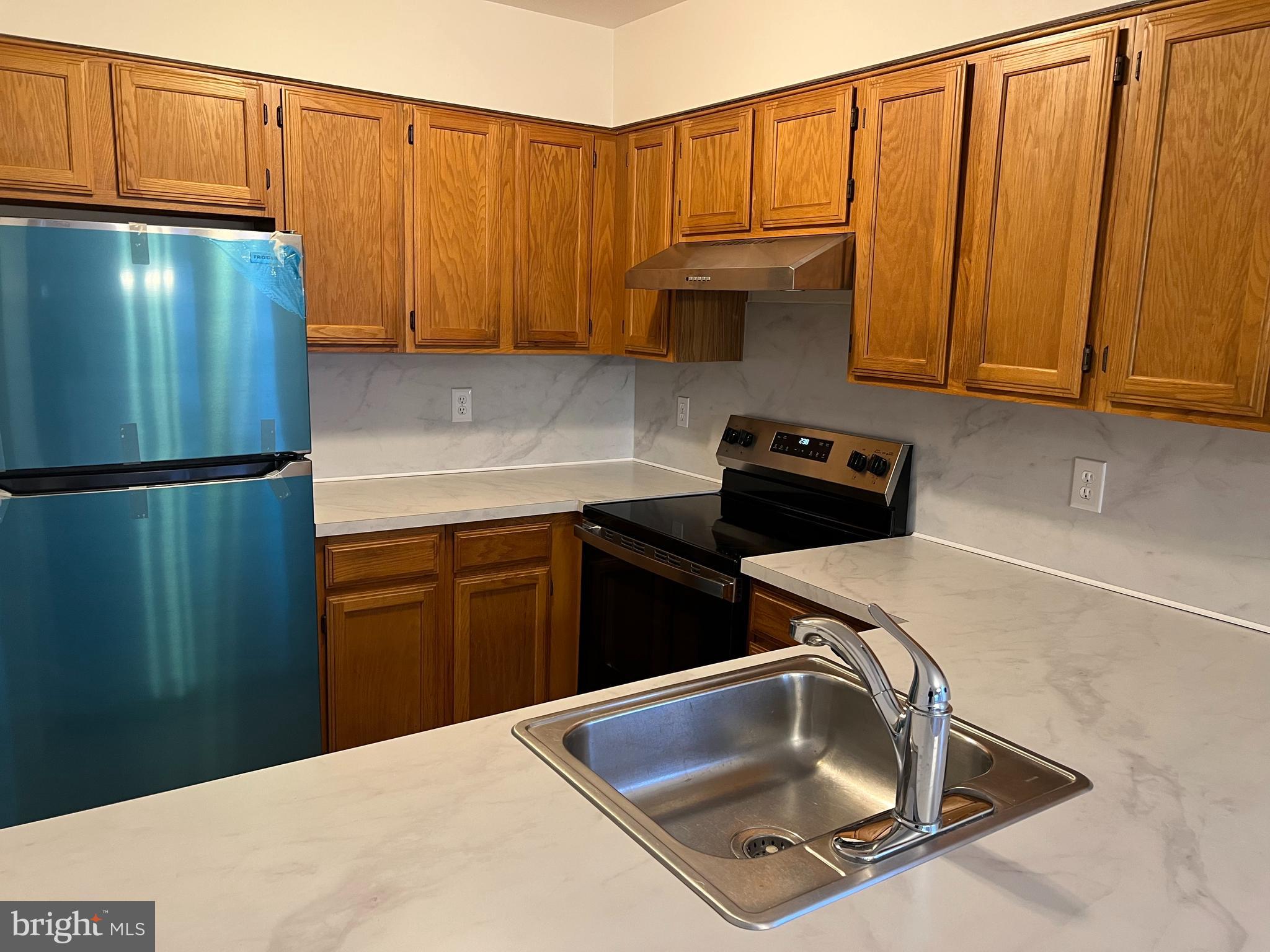 83 W LAUREL AVENUE 1ST FL