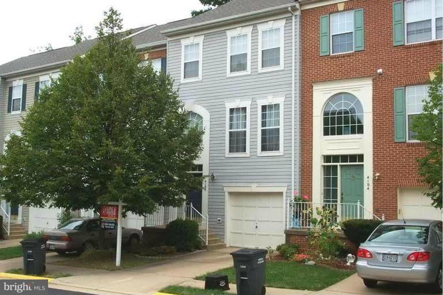 GARAGE TOWNHOME IN GREAT LOCATION *  RENOVATED IN 2015 * KITCHEN W/GRANITE AND STAINLESS STEEL APPLIANCES & REFINISHED CABINETS * FRESH PAINT * 3BR & 2.55 BA * MBR W/ VAULTED CEILINGS, WALK-IN CLOSET & LUXURY BATH * REC ROOM W/ GAS FPLC * PRIVATE DECK OFF THE KITCHEN FACES TREES AND WALKING PATH * HARDWOOD IN KITCHEN, BREAKFAST ROOM AND FOYER * VACANT & READY TO MOVE IN * SHOWS VERY WELL *
