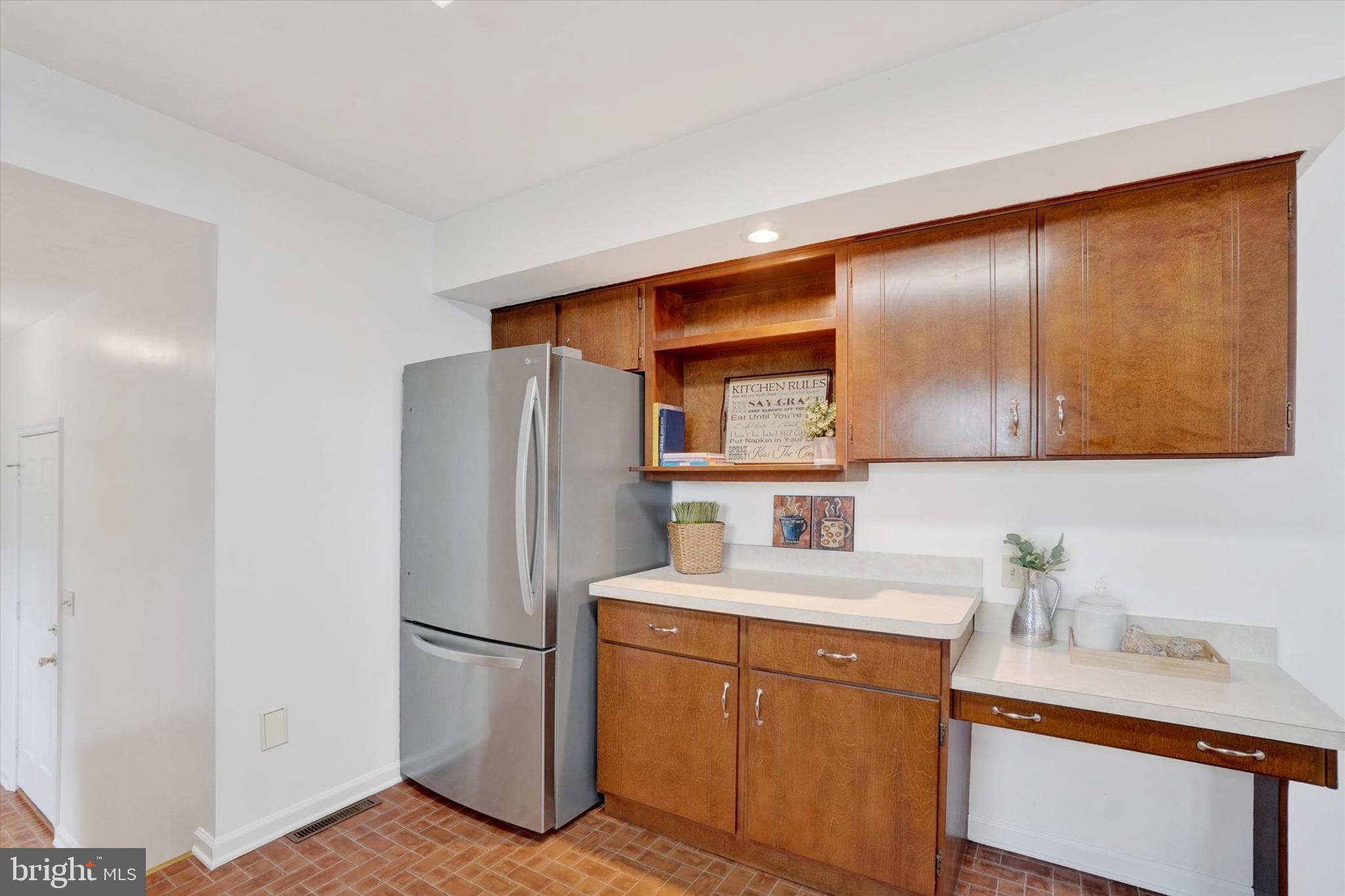 EAST MANCHESTER TWP. - Residential