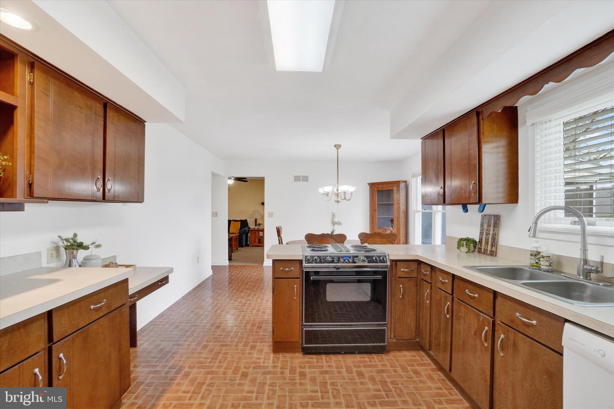 EAST MANCHESTER TWP. - Residential