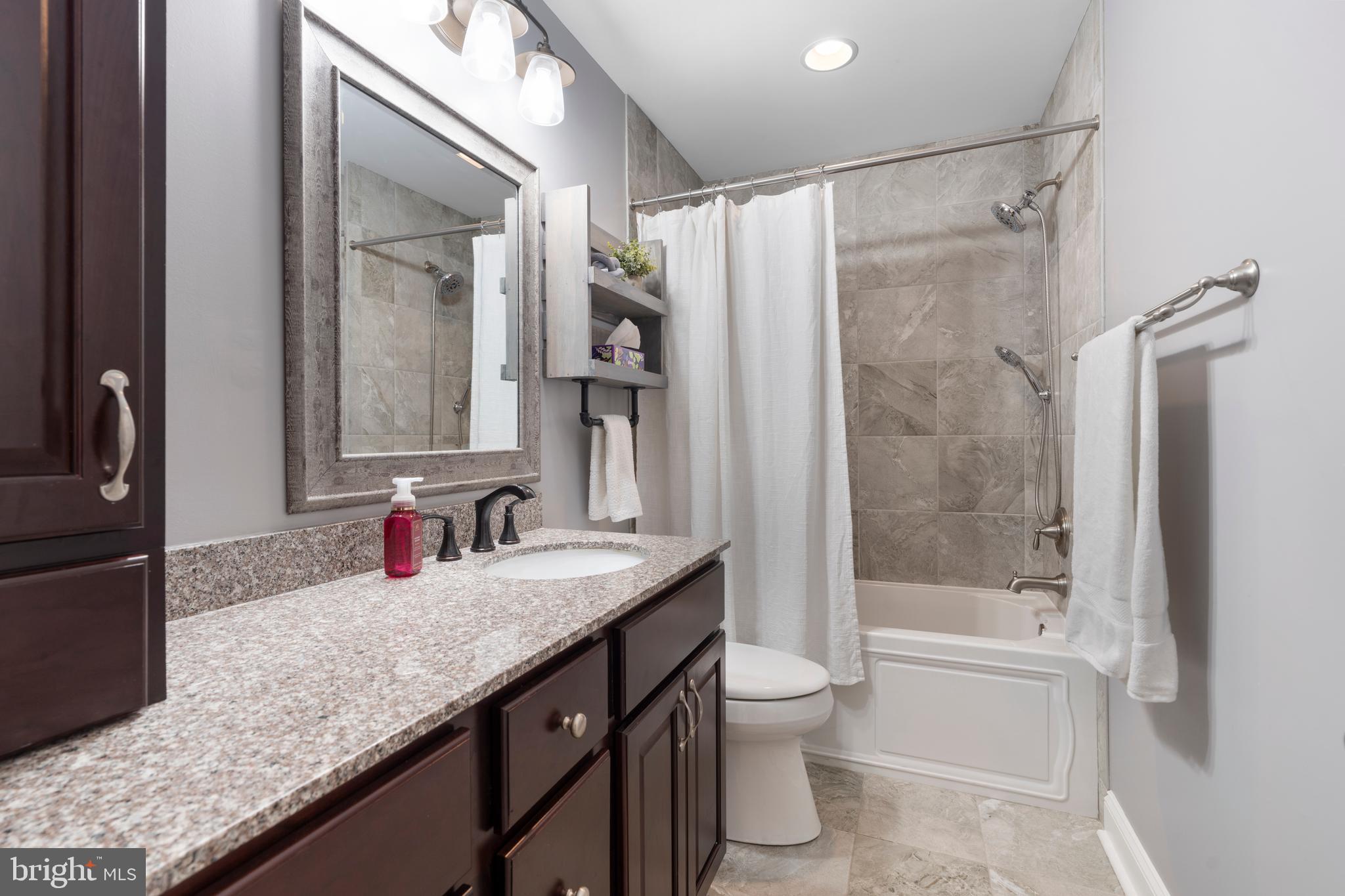 OAKS OF HARFORD - Residential