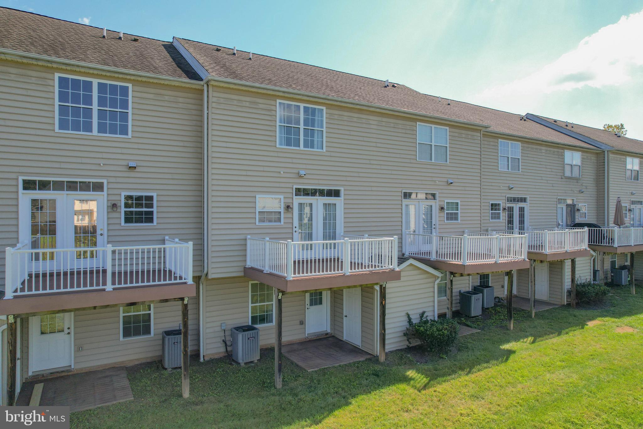 SIGNATURE TOWNS OF WILLOWBY - Residential