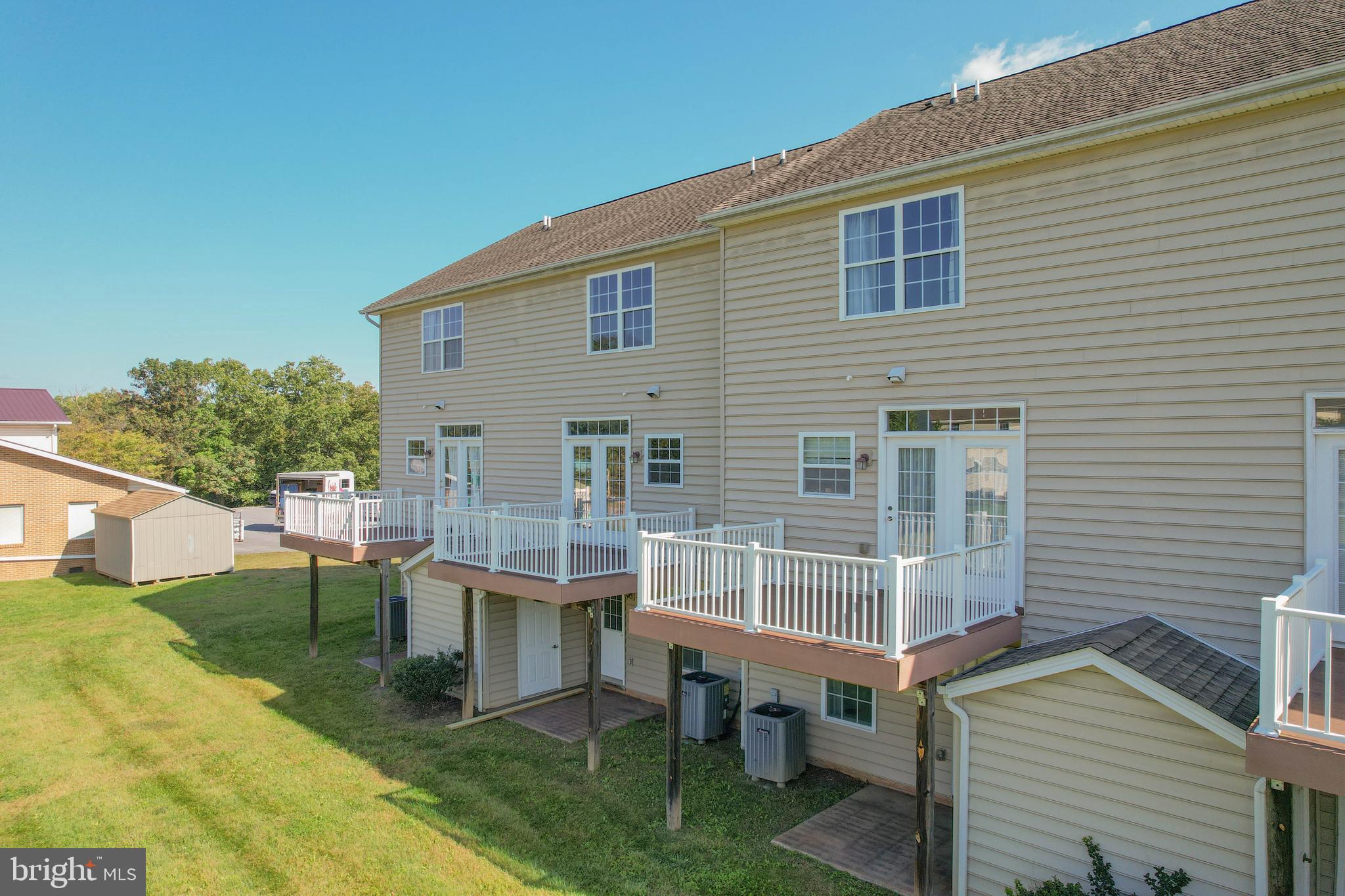 SIGNATURE TOWNS OF WILLOWBY - Residential