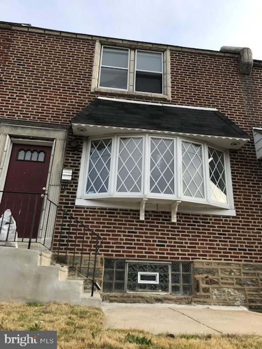 Property is tenant occupied. Sold with the tenant
Rent is $1323/month. Lease  ends 6/30/25
Beautifully renovated three bedroom home.
Lots of light.