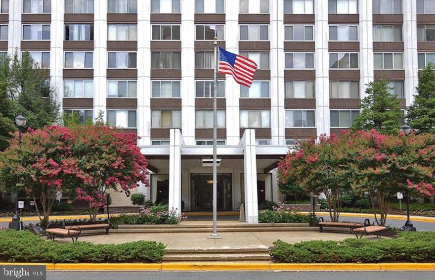 Welcome to this gorgeous unit. Recently updated. Premium location. Easy access to shopping centers and major highways and employment neighborhood.. Plenty of open & guest parking, building has exercise & party room, tot lot, sauna, tennis courts & pool. UTILITIES included in rent, no internet. Walk in Distance to White Flint Metro, Pike & Rose, shopping, restaurants and more.