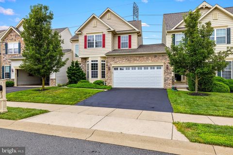 Photo of 339 Pierce Run, NEWARK, DE 19702 (MLS # DENC2087250)
