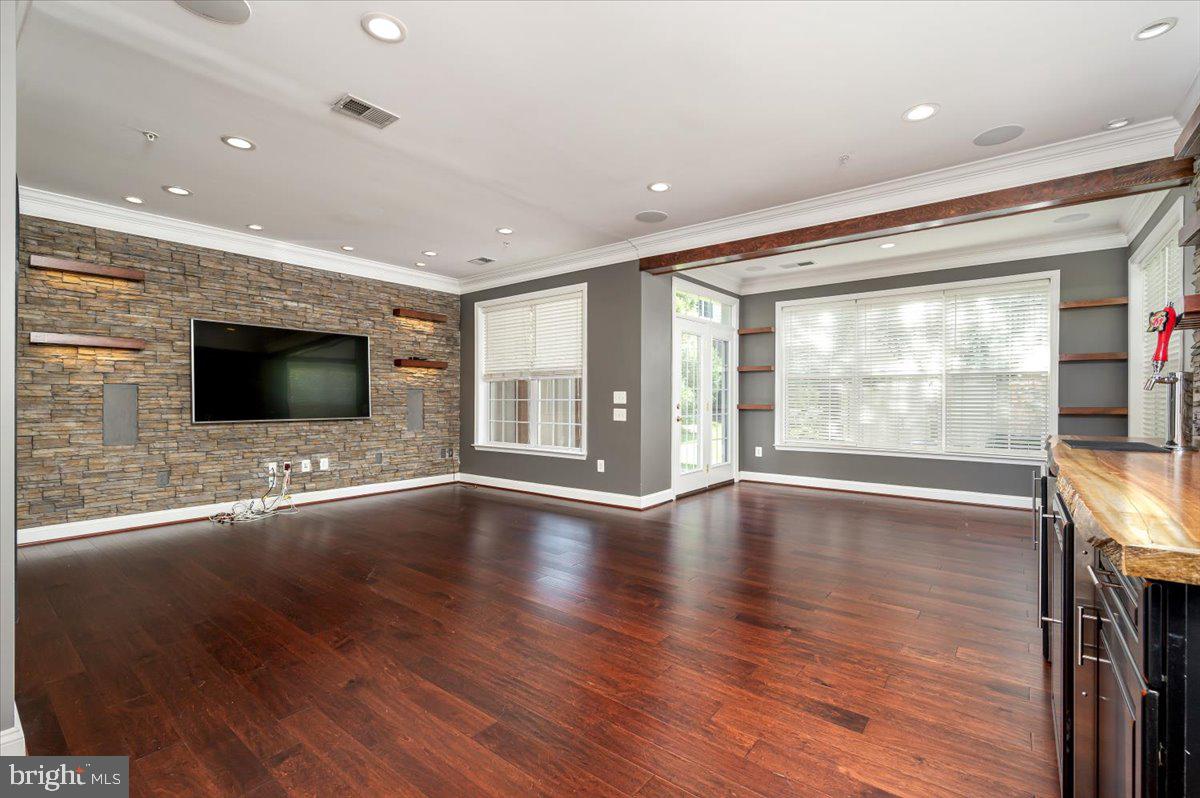 SOUTH RIVER COLONY - Residential