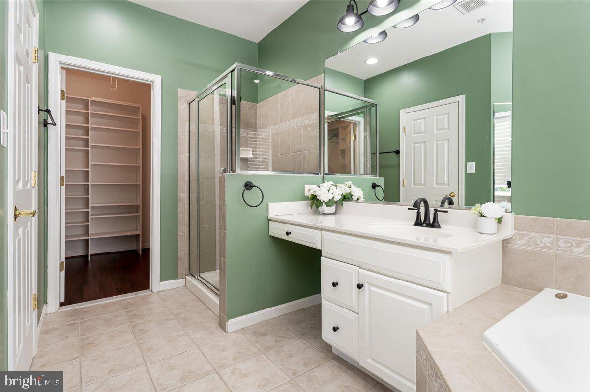 SOUTH RIVER COLONY - Residential