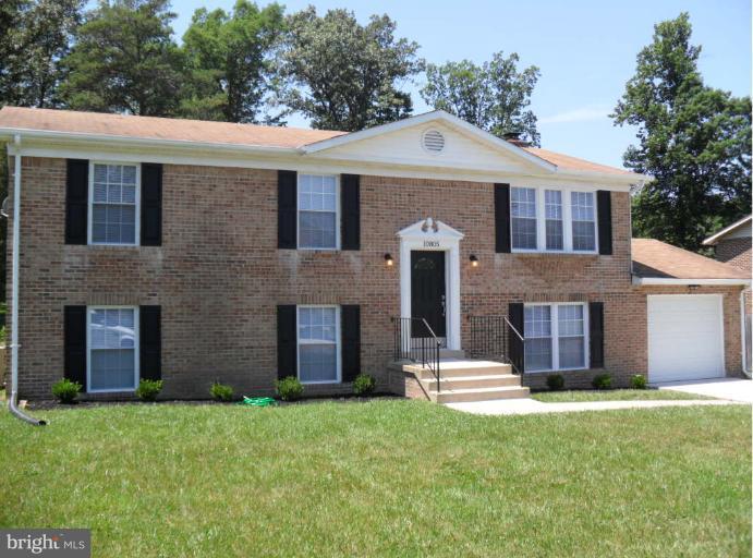Beautiful home looking for new owners! Granite Countertops, Stainless Steel Appliances, Ceramic Tiled Baths, Cozy Fireplace, Deck and Garage. Make an appointment to see this one today. *** Closing Assistance Available ***