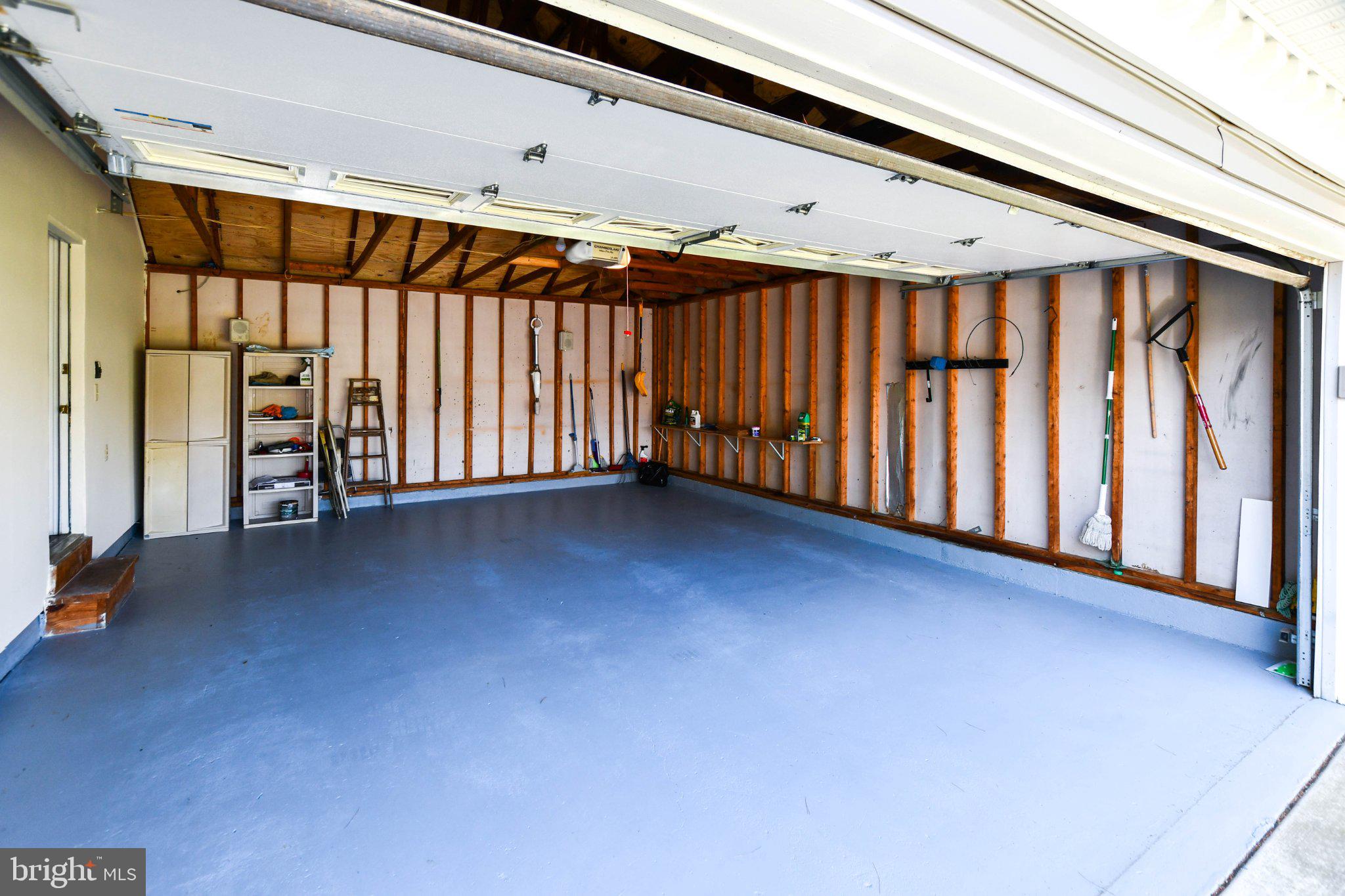 2102 CREPE COURT
