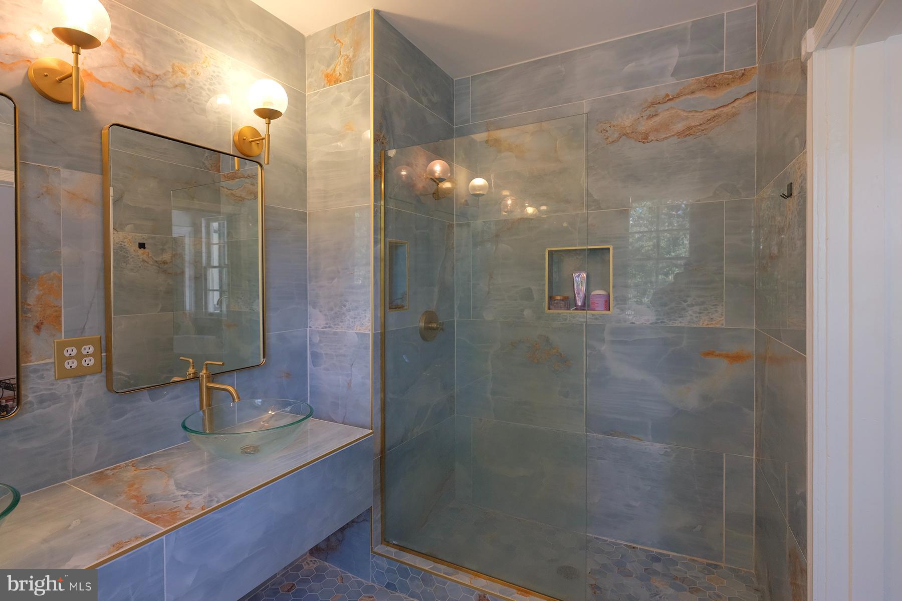 NORTH END - Residential