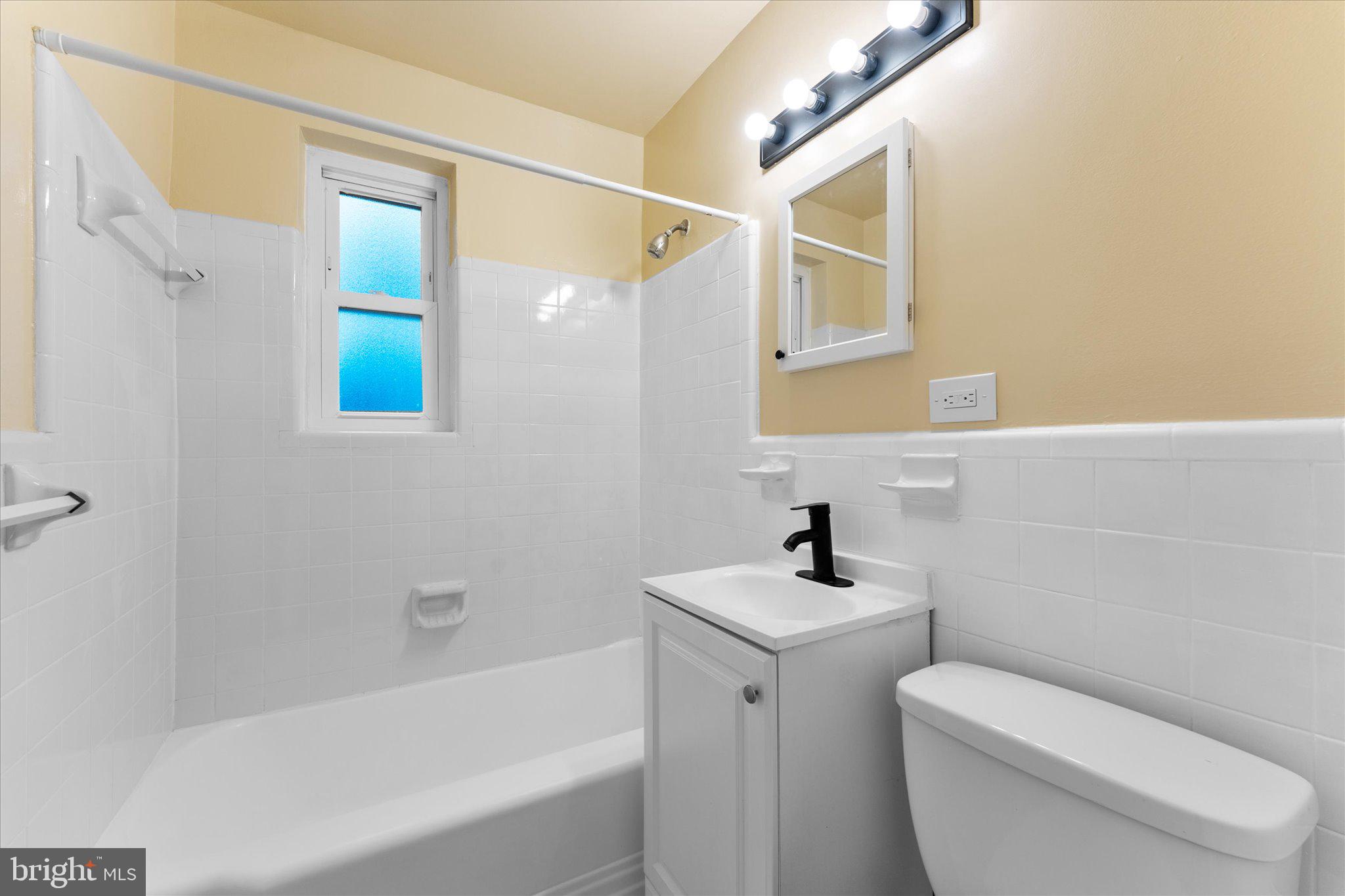 HOLLYBROOKE - Residential Lease