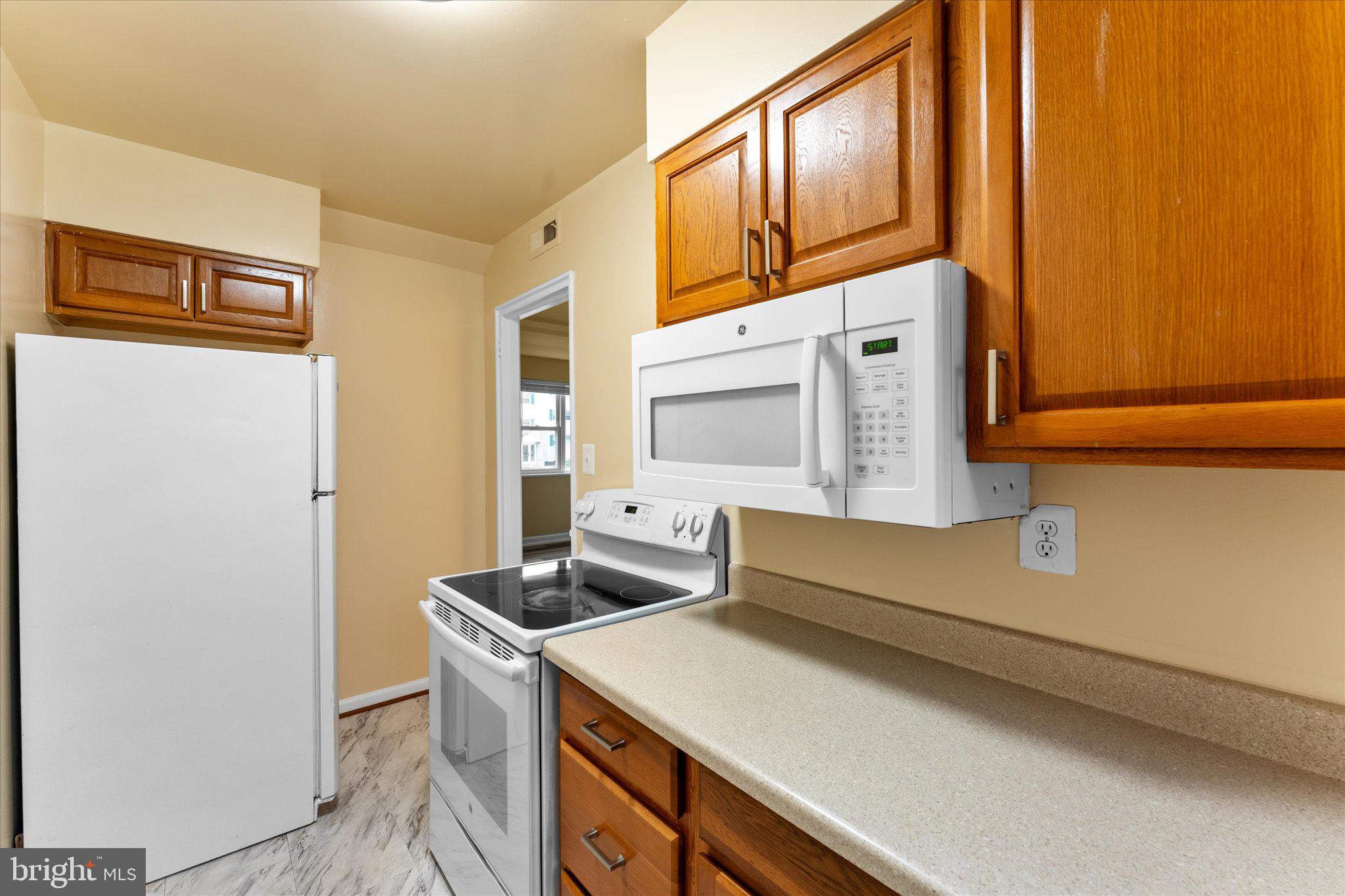 HOLLYBROOKE - Residential Lease