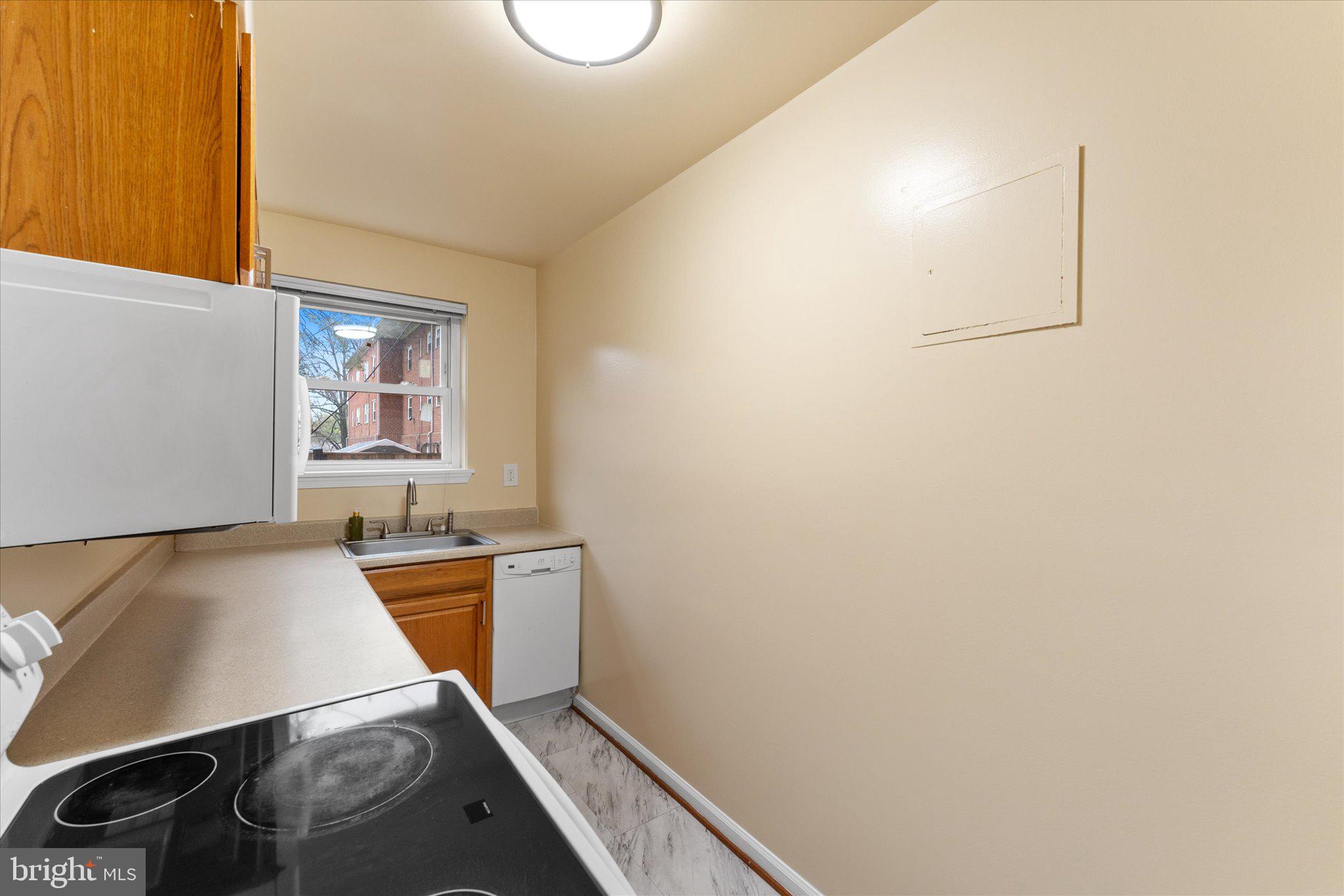 HOLLYBROOKE - Residential Lease