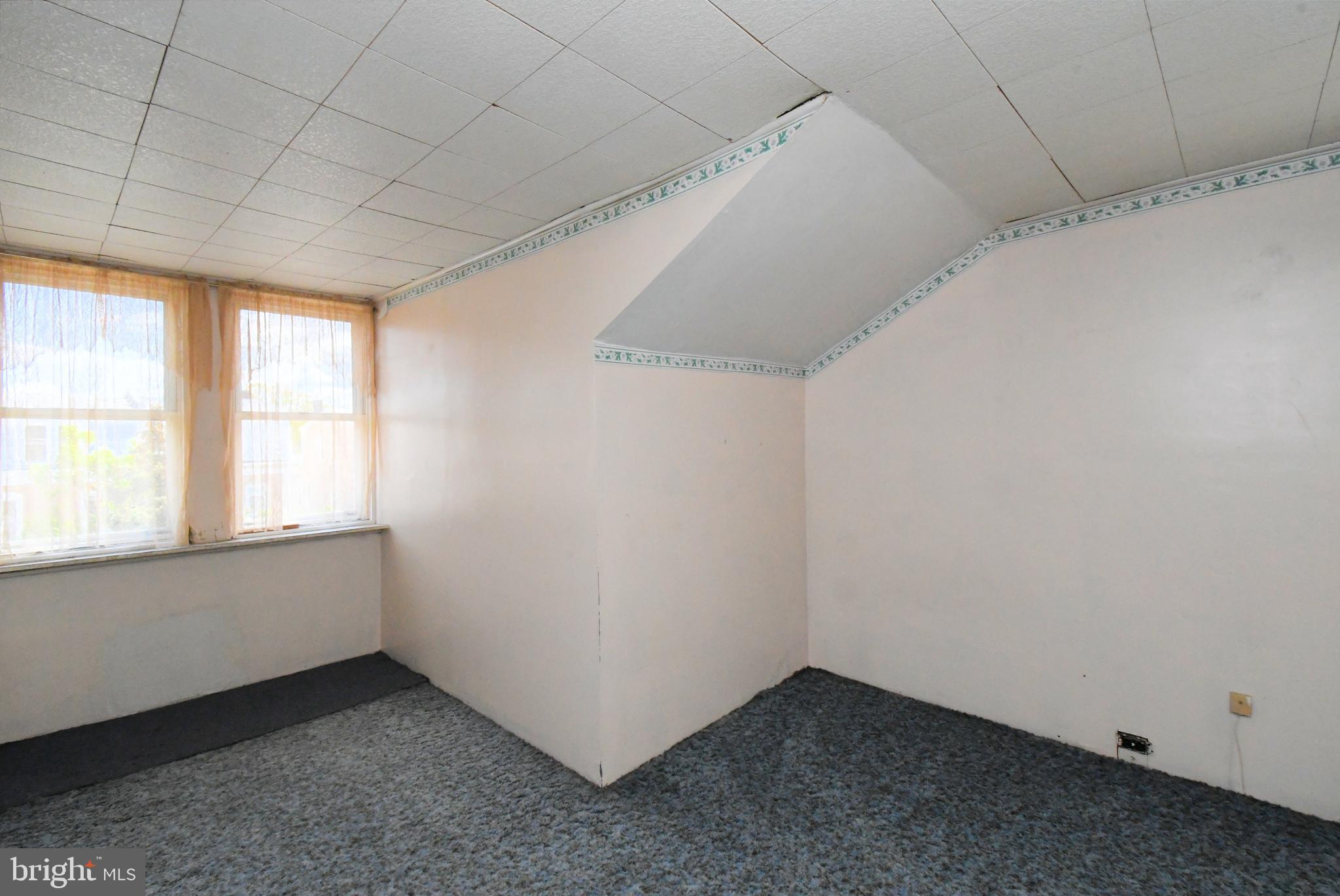 ROXBOROUGH - Residential