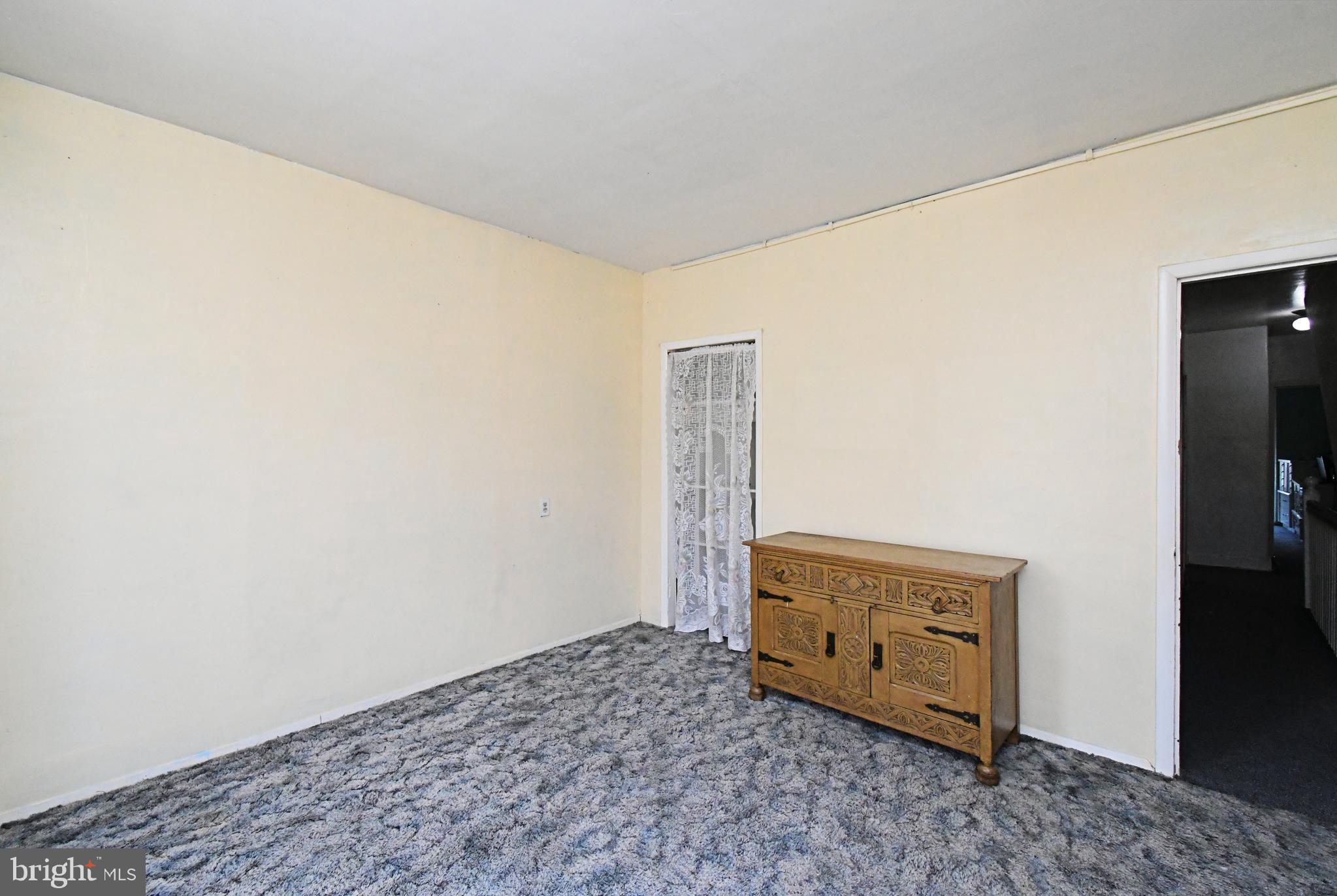 ROXBOROUGH - Residential