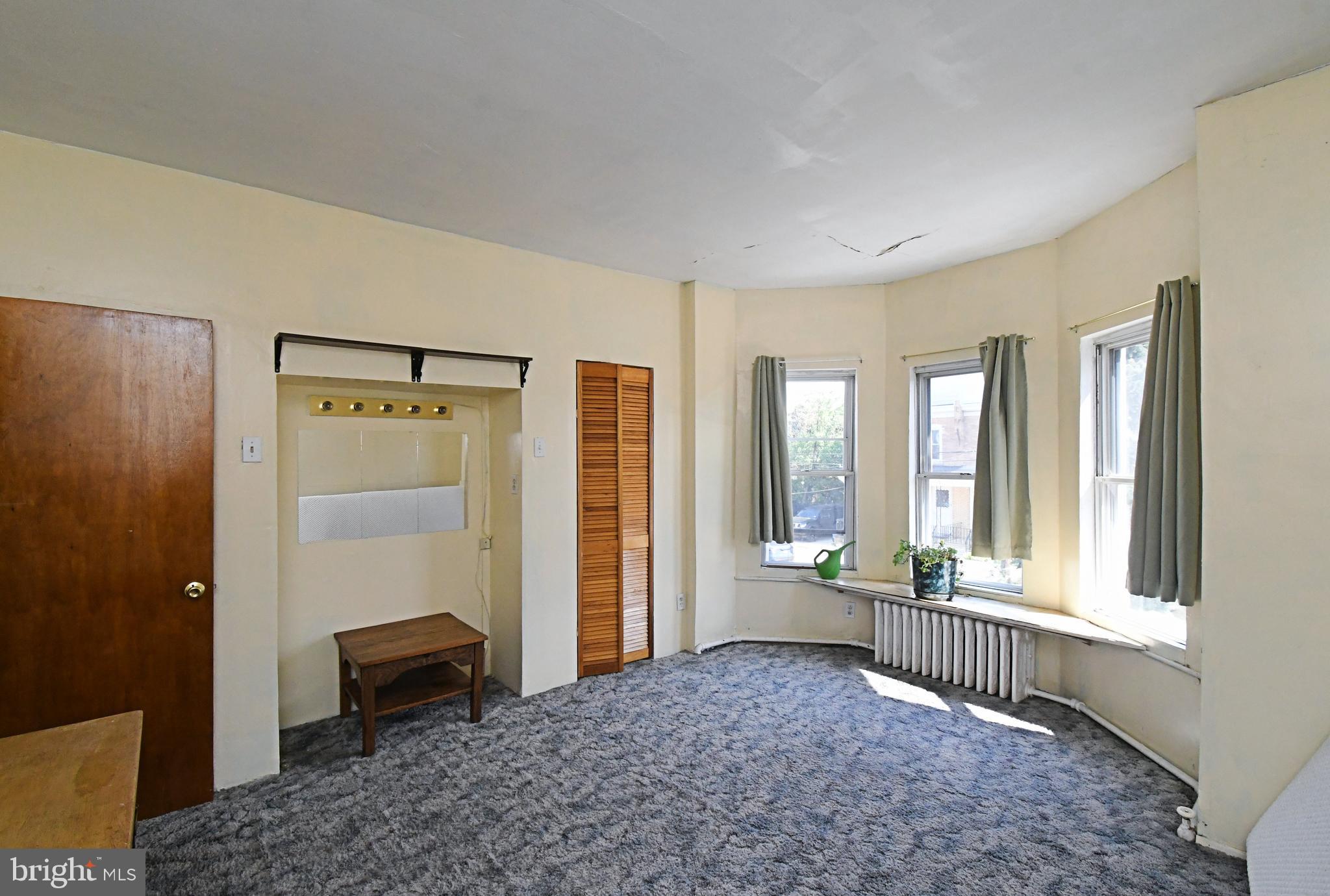 ROXBOROUGH - Residential