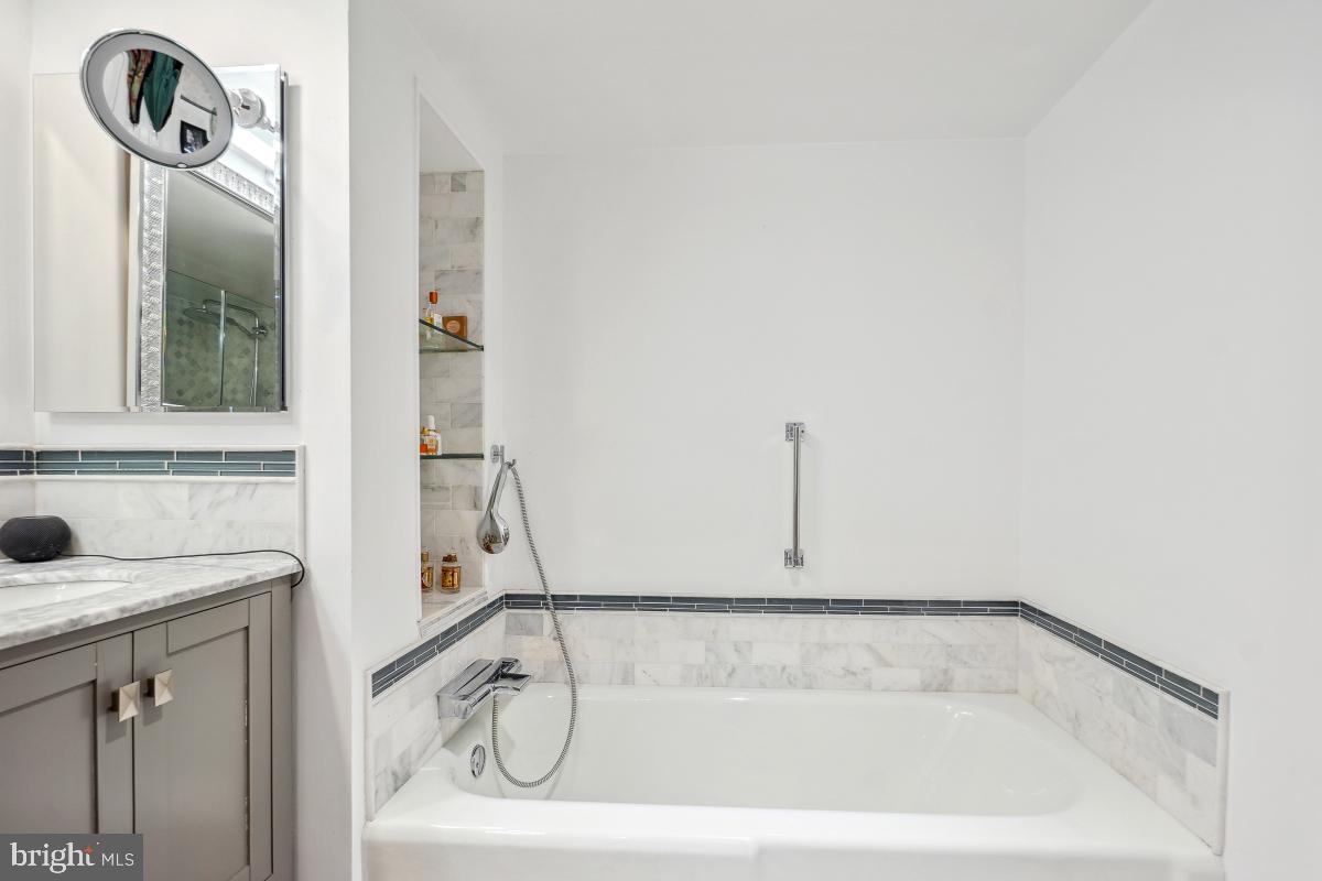 FOGGY BOTTOM - Residential