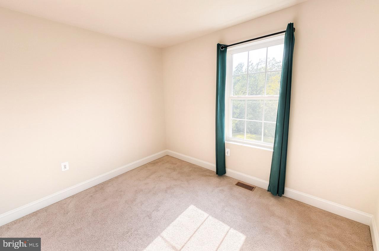 WOODS OF MYRTLE POINT - Residential Lease