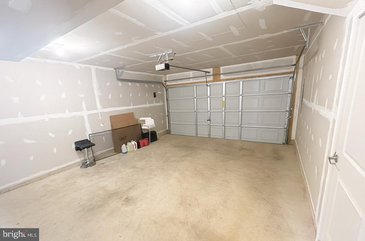 WOODS OF MYRTLE POINT - Residential Lease