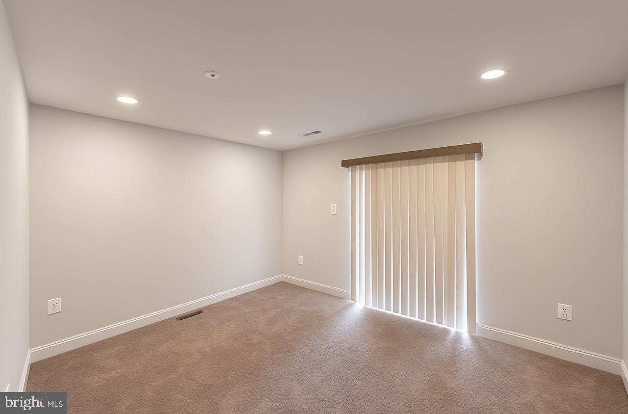 WOODS OF MYRTLE POINT - Residential Lease