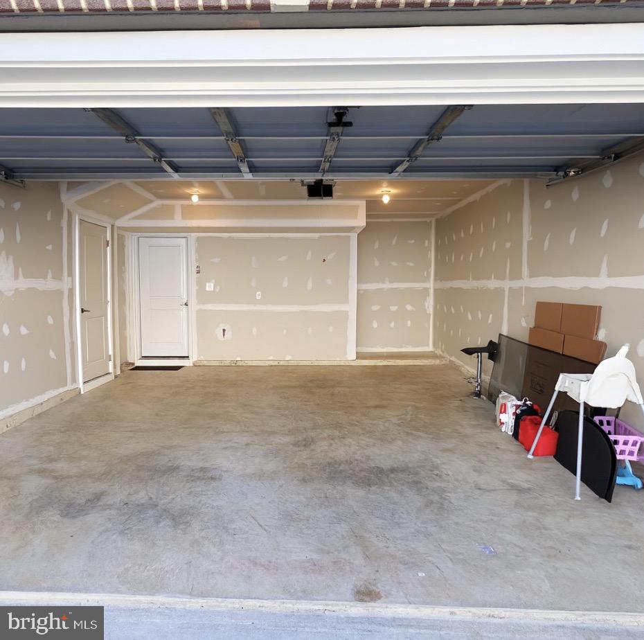 WOODS OF MYRTLE POINT - Residential Lease